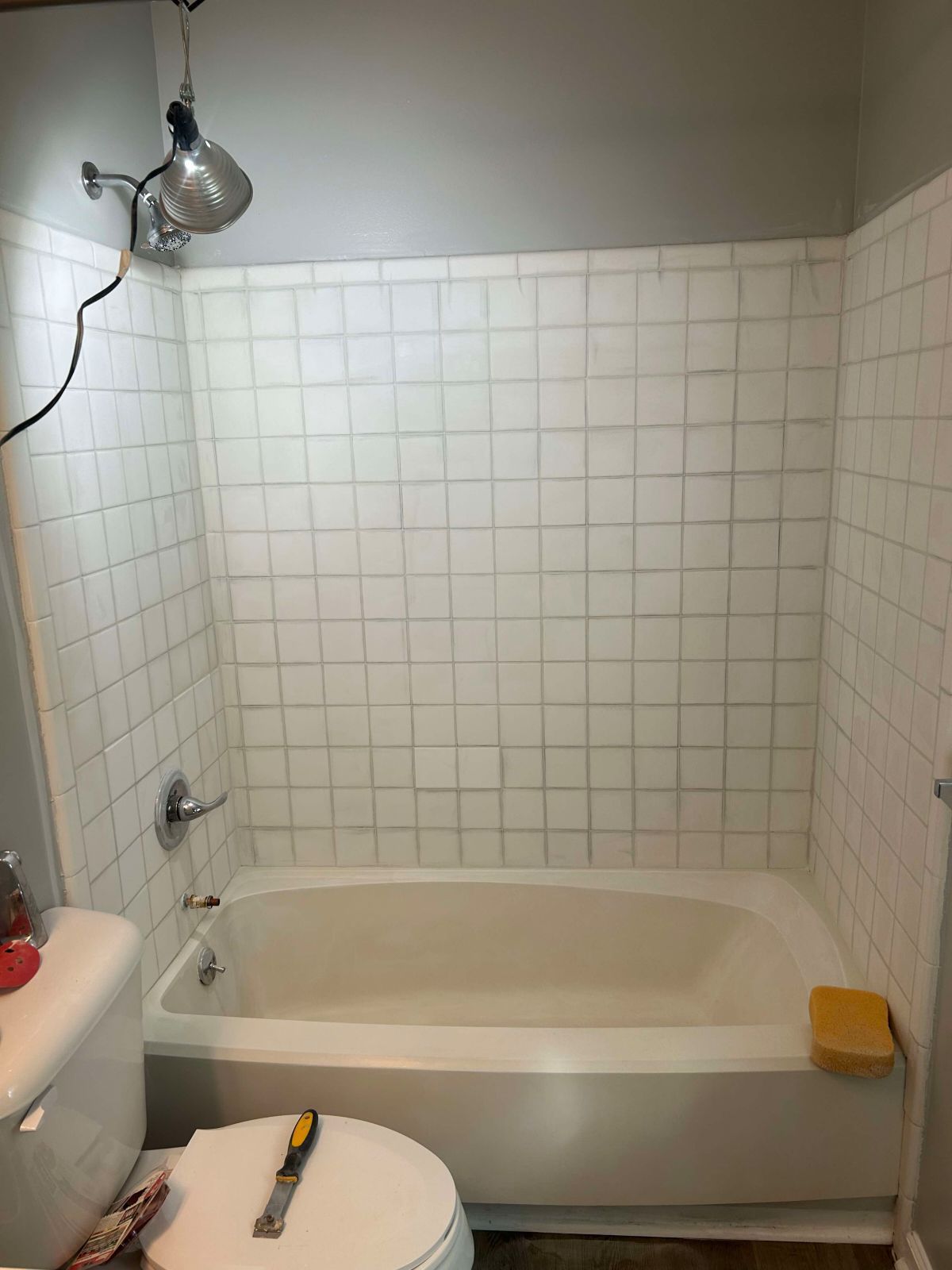 Revitalized-tiles-through-professional-reglazing-services-in-Pinehurst